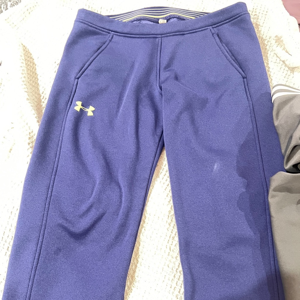 Excellent shape UA workout pants UA STORM collection with 2 front pockets